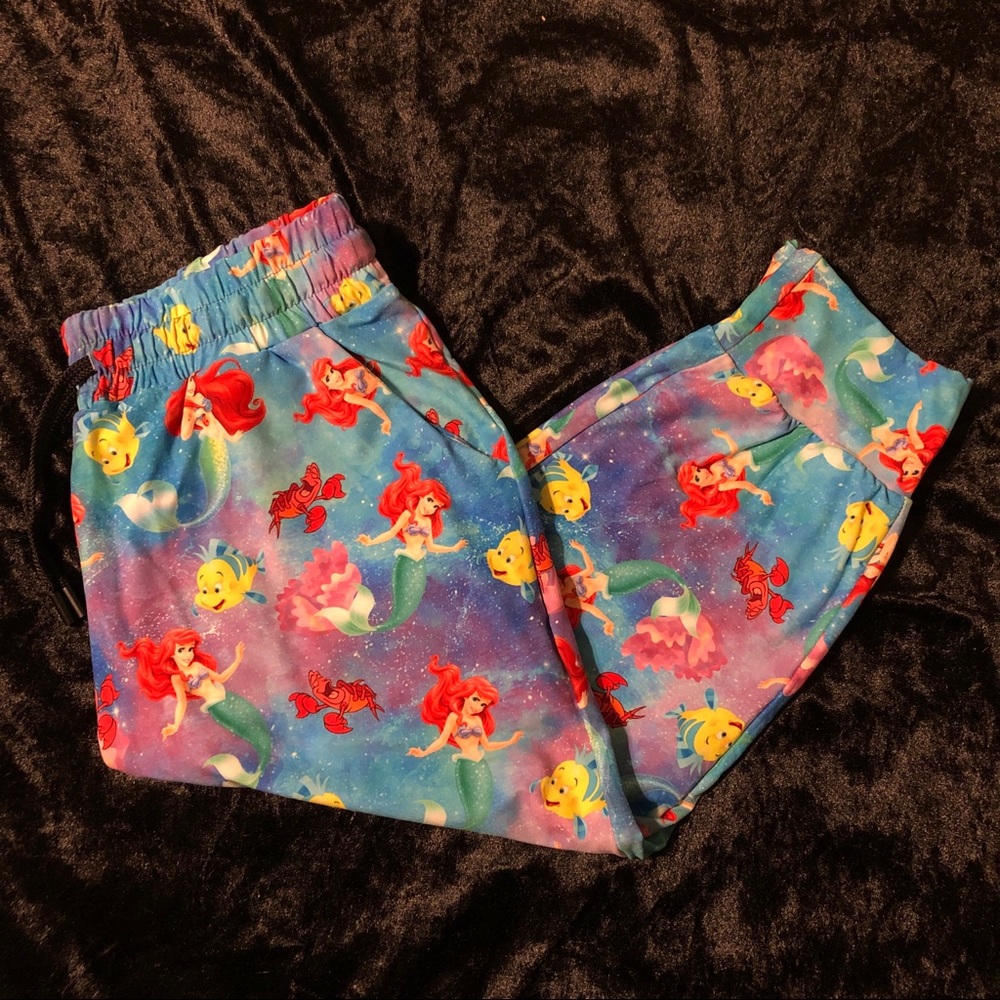 Little Mermaid Adult Capri Joggers w/Pockets